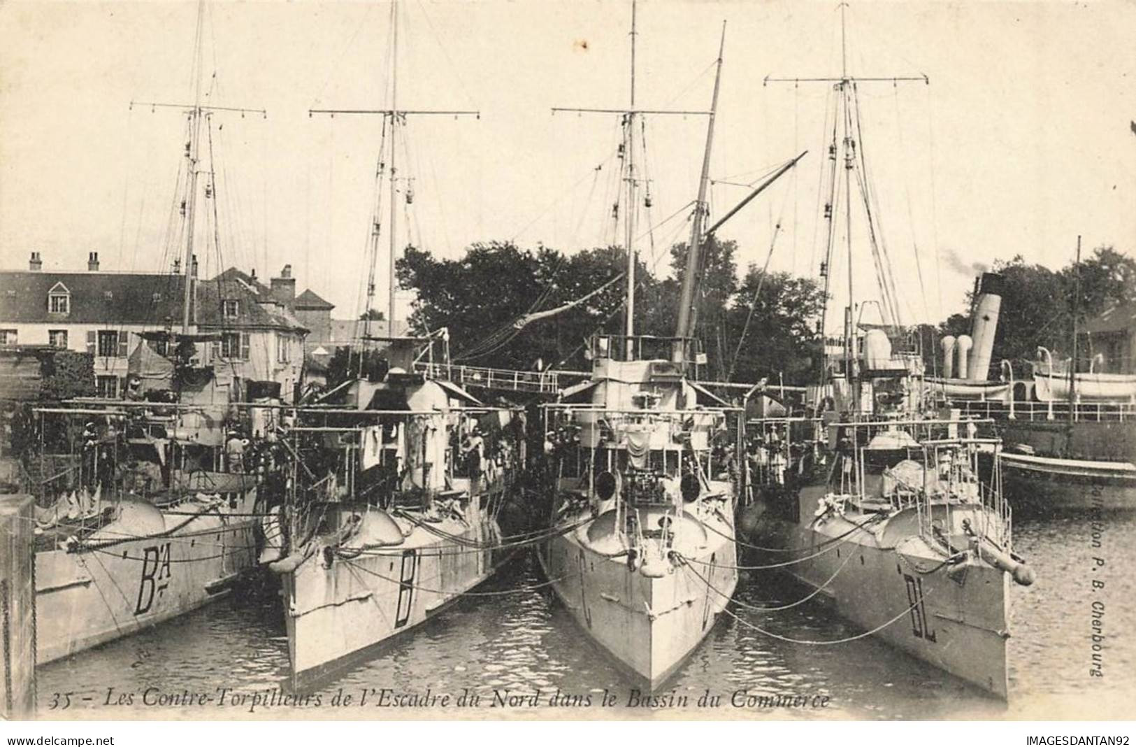 BATEAUX GUERRE #MK36330 LES CONTRE TORPILLEURS DE L ESCADRE DU NORD DANS LE BASSIN DU COMMERCE - Warships