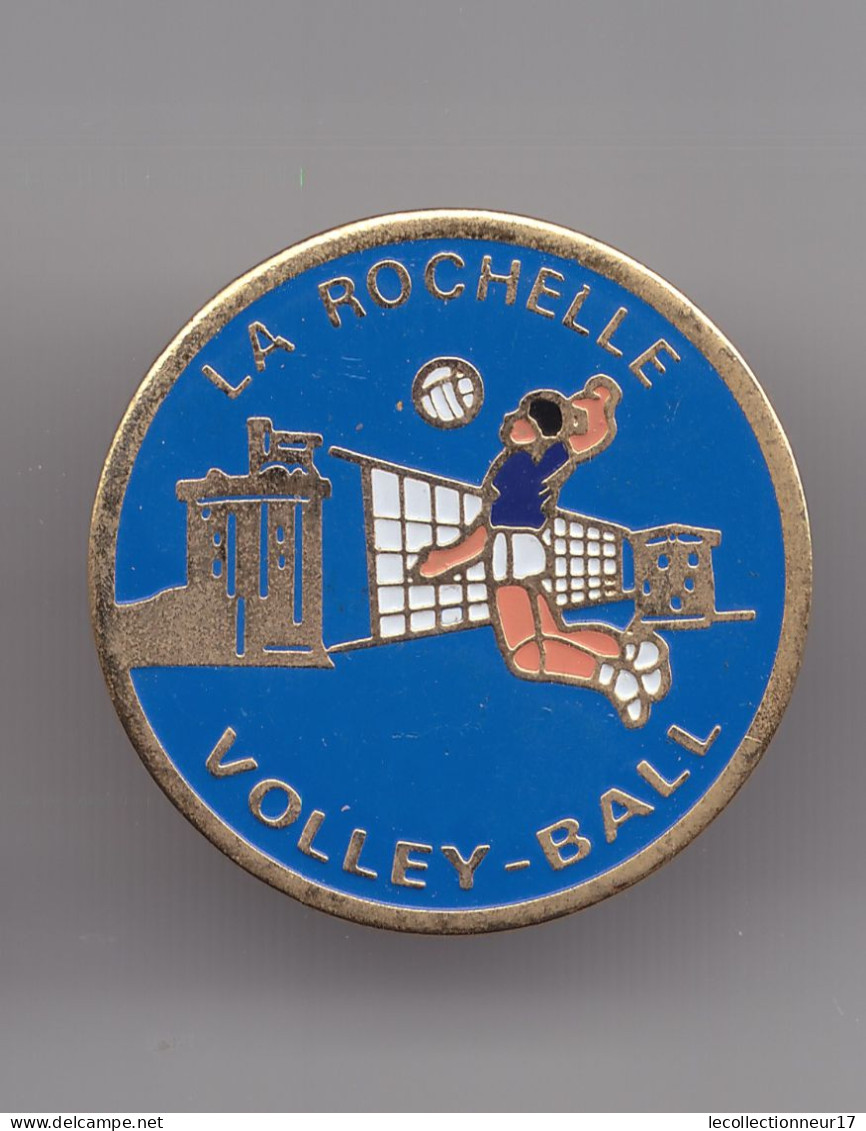 Pin's Volley Ball  La Rochelle En Charente Maritime Dpt 17 Réf 4023 - Volleybal