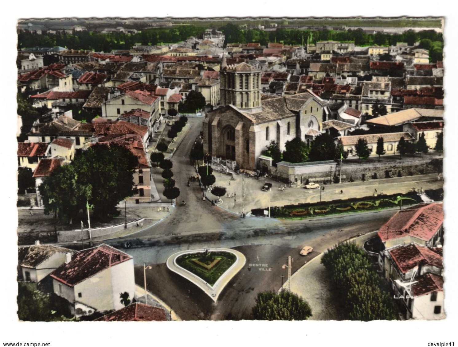 82    CASTELSARRASIN   LA CATHEDRALE   VUE AERIENNE  TRES  BON  ETAT    2 SCANS - Castelsarrasin