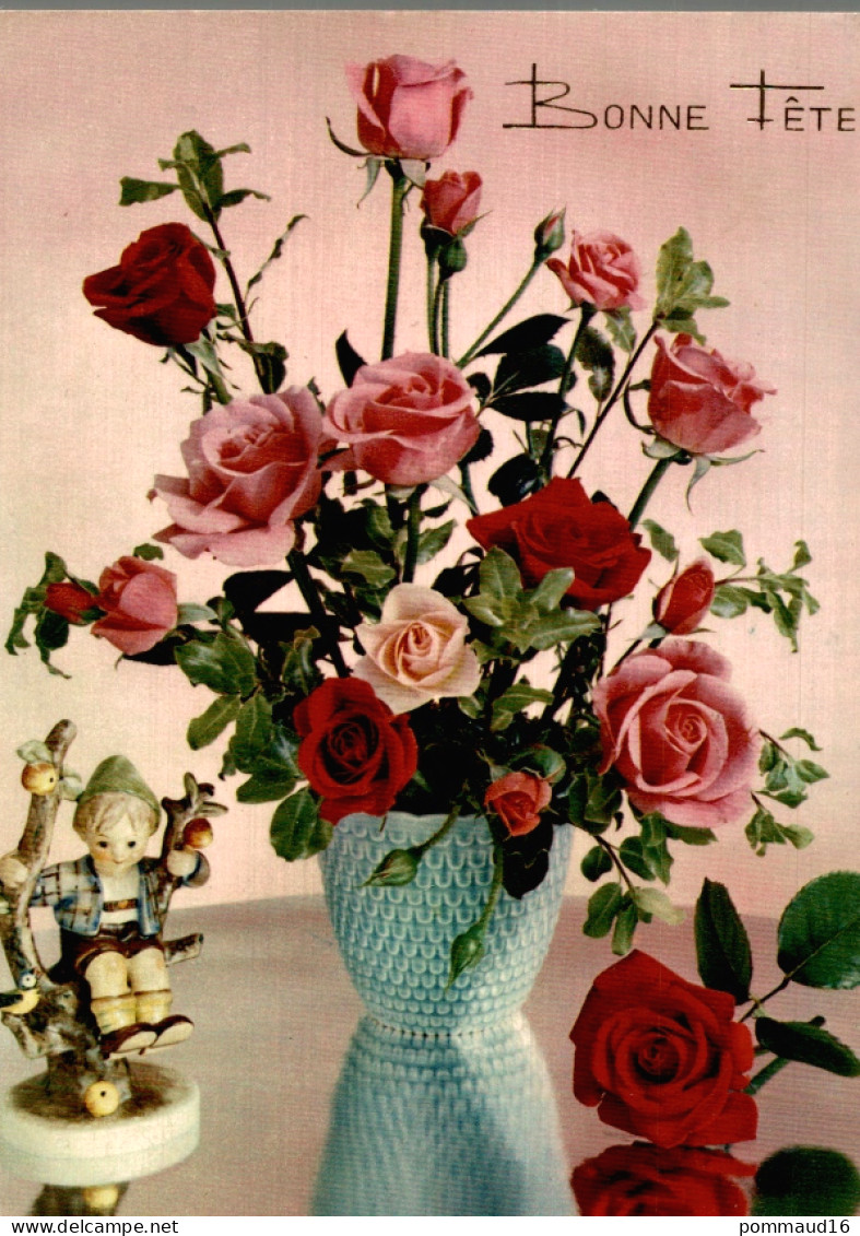 CPSM Bonne Fête : Bouquet De Roses Dans Un Vase - Figurine Sur Le Côté - Other & Unclassified
