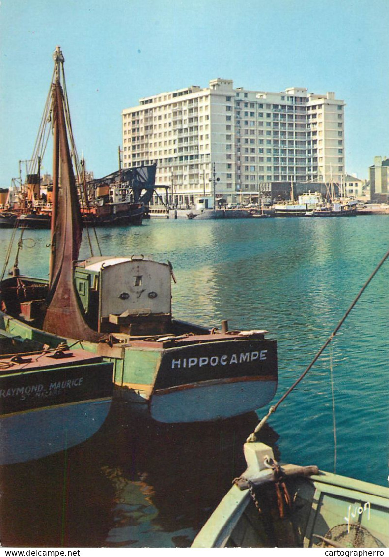 Navigation Sailing Vessels & Boats Themed Postcard Saint Nazaire Harbour New Building Fishing Boat - Segelboote