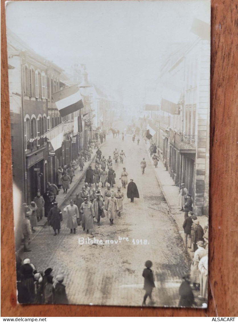 Carte Photo Bitche , Militaires Dans Une Rue 1918, Libération - Bitche