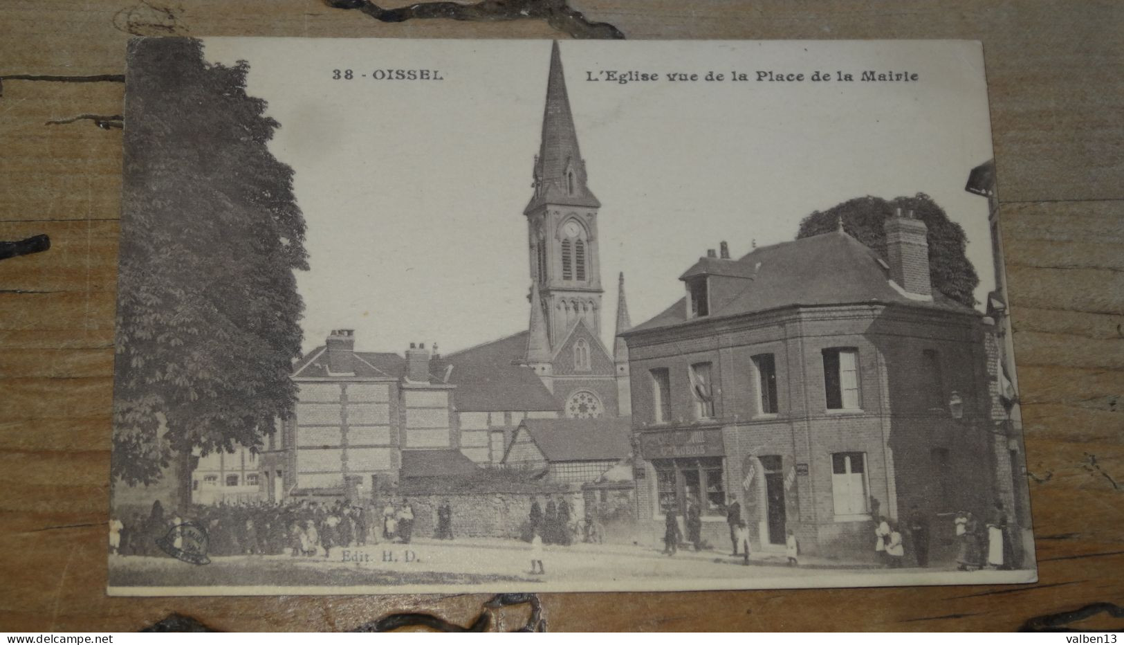 OISSEL , L'église Vue De La Place De La Mairie............ 240501 .......... 2 - Other & Unclassified