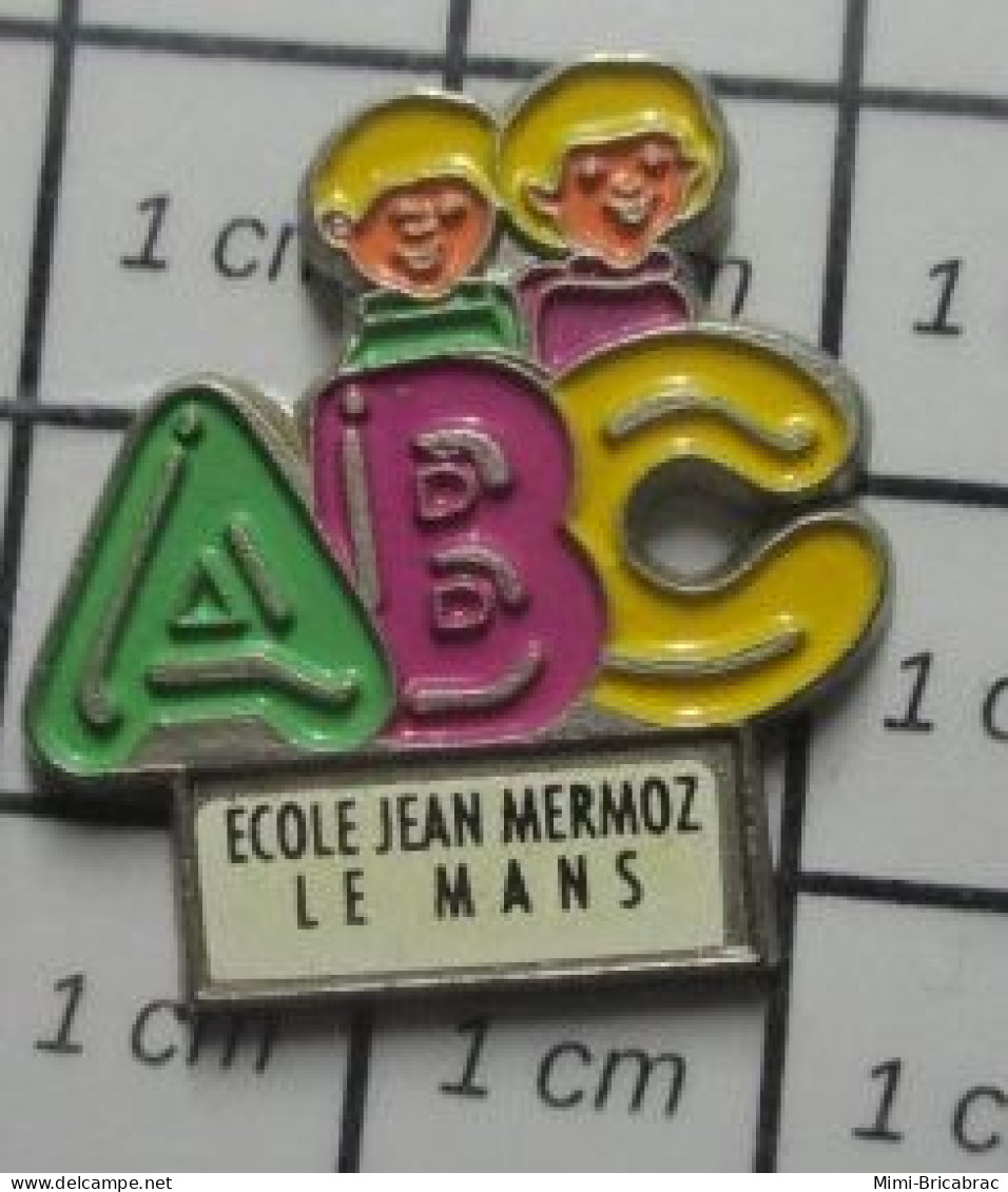 3517 Pin's Pins / Beau Et Rare / ADMINISTRATIONS / ECOLE JEAN MERMOZ LE MANS ENFANTS ABC - Administración