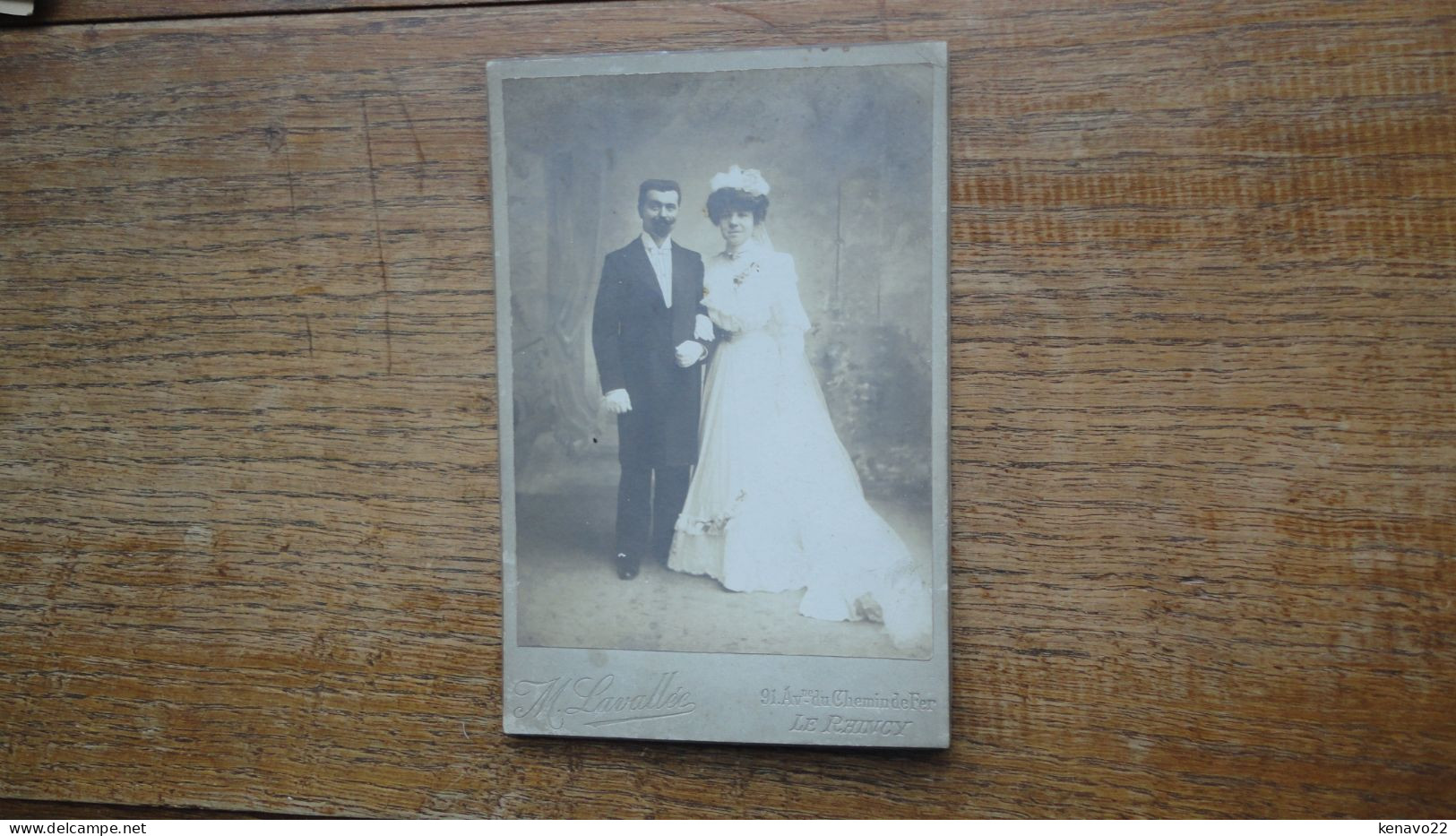 Assez Rare Ancienne Photo Cartonnée ( 16 X 10,5 Cm ) D'un Couple De Marié , Le 19 Avril 1906 - Personas Anónimos