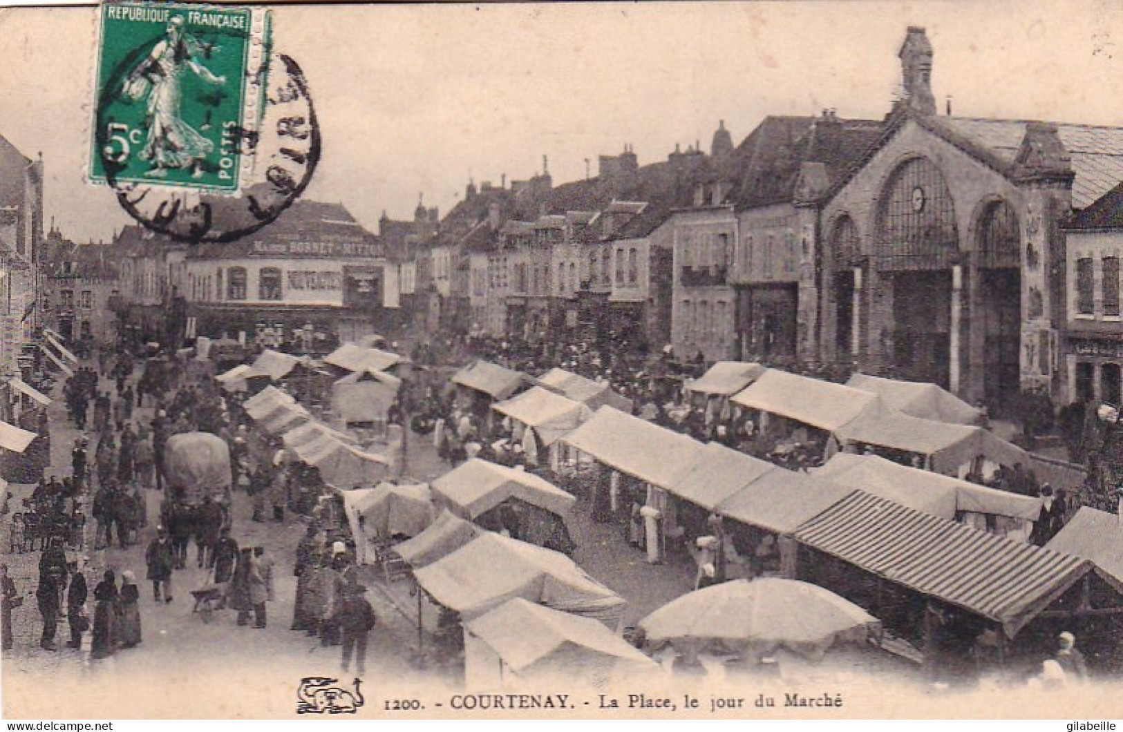 45 - Loiret -  COURTENAY - La Place - Le Jour Du Marché - Courtenay