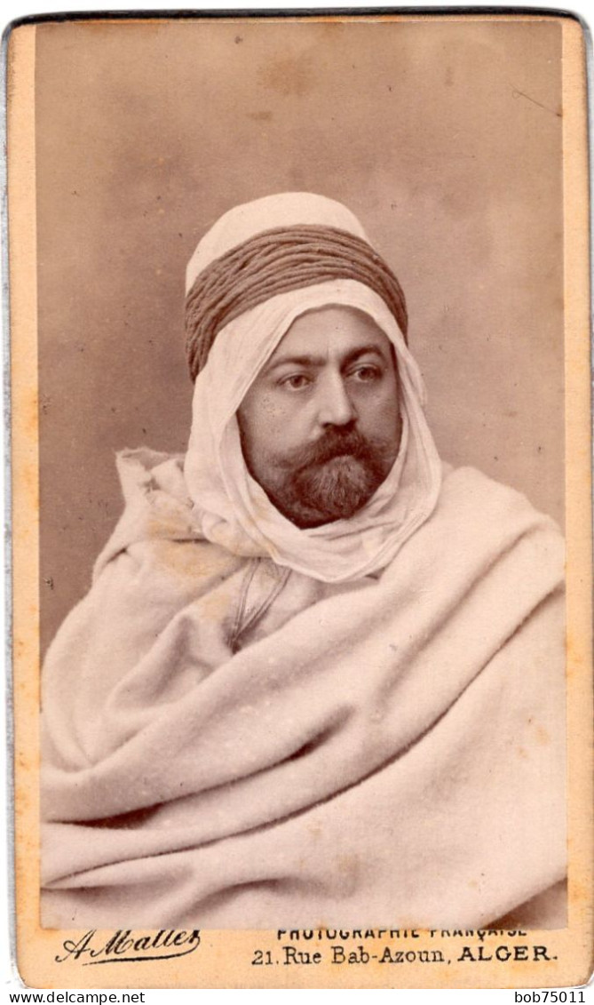 Photo CDV D'un Homme élégant En Tenue Arabe Posant Dans Un Studio Photo A Alger - Oud (voor 1900)