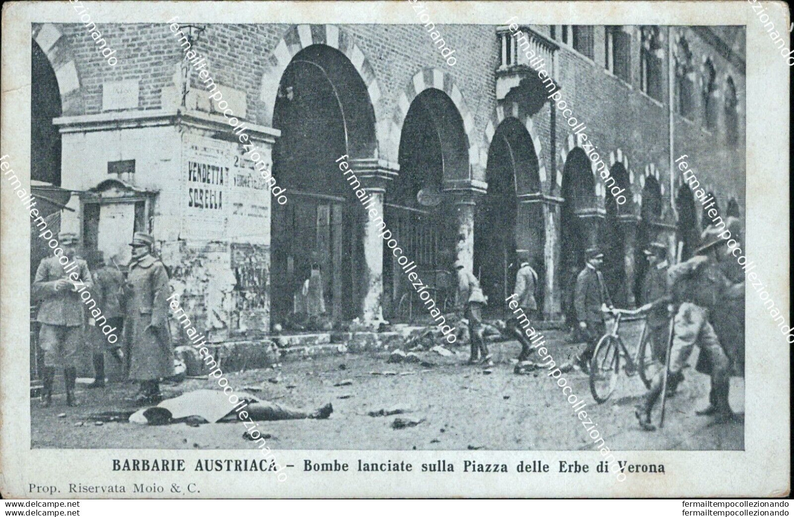 Bg626 Cartolina Verona Barbarie Austriaca Bombe Sulla Piazza Delle Erbe - Treviso