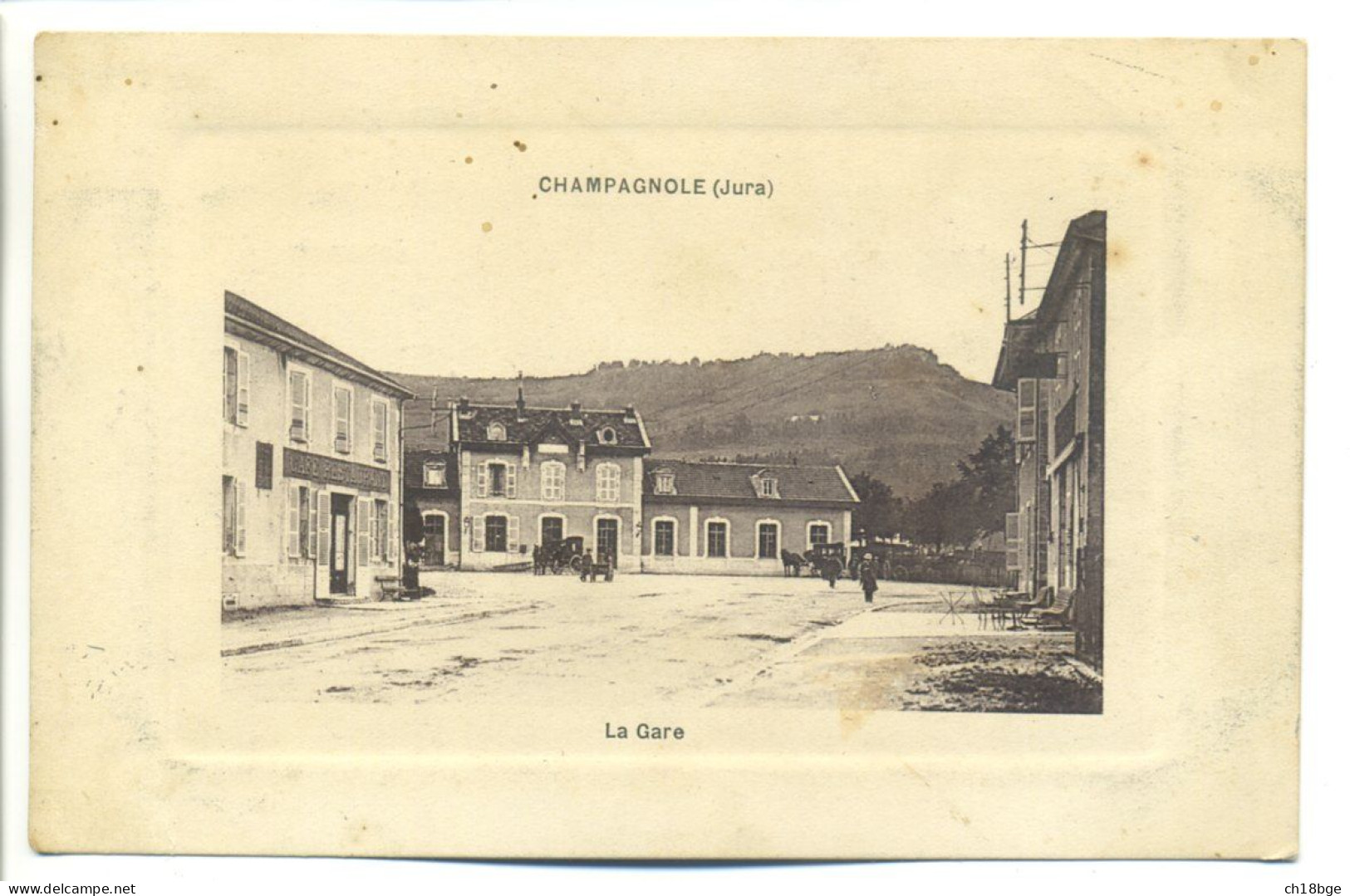CPA Gaufrée - 39 Jura - CHAMPAGNOLE - La Gare - Café Restaurant - Animation - Champagnole