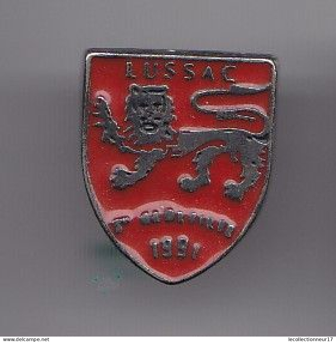 Pin's Ecusson Blason  Lussac Réf 5114 - Villes