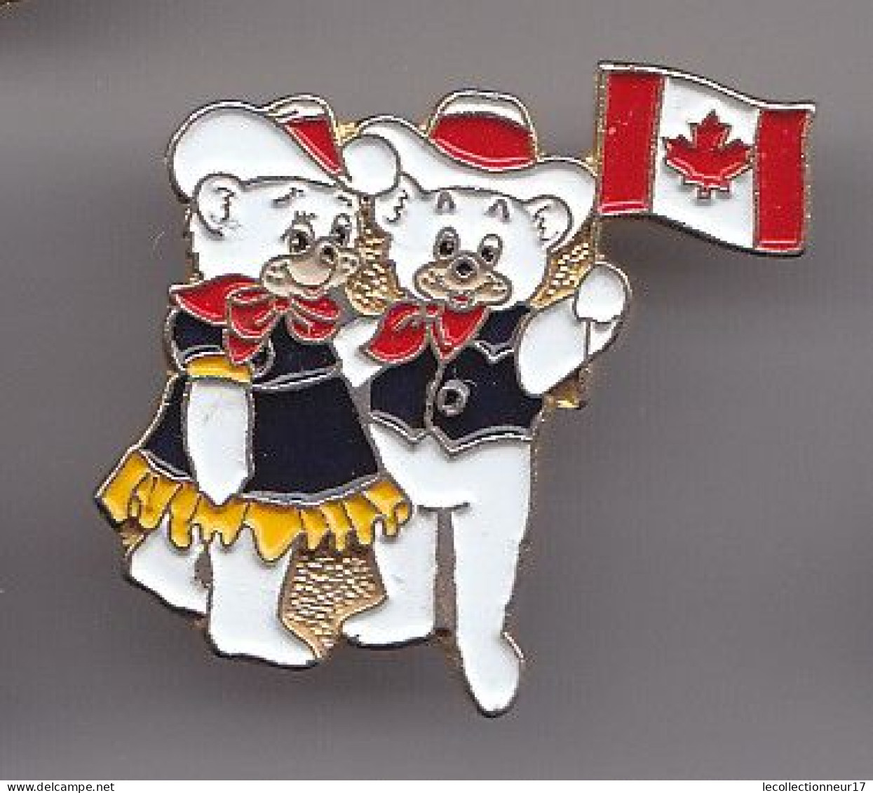 Pin's Couple Ours Habillé En Cowboys Avec Drapeau Du Canada  Réf 7570JL - Animaux