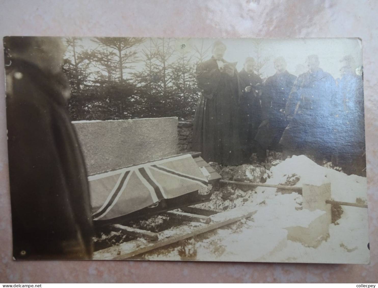Carte Photo ALLEMAGNE Hanover HANOVRE Enterrement D'un Militaire Sous La Neige Cérémonie Cercueil Avec Drapeau - War 1914-18