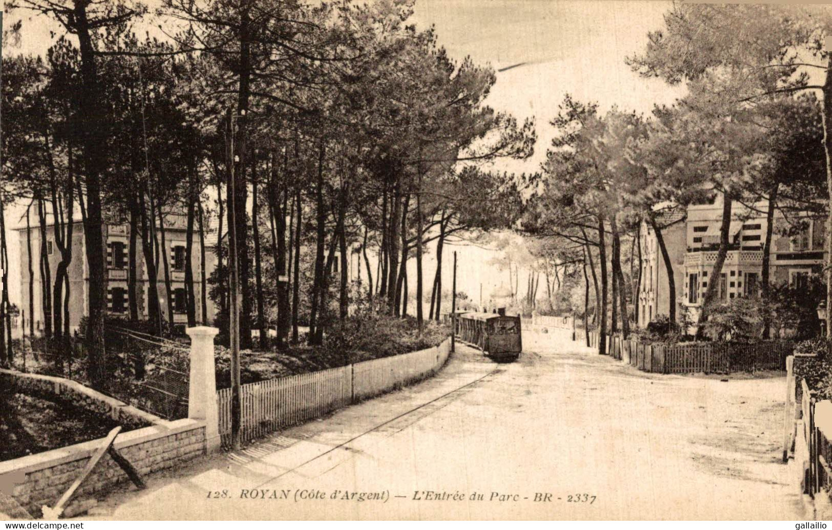 ROYAN LA PLAGE L'ENTREE DU PARC - Royan