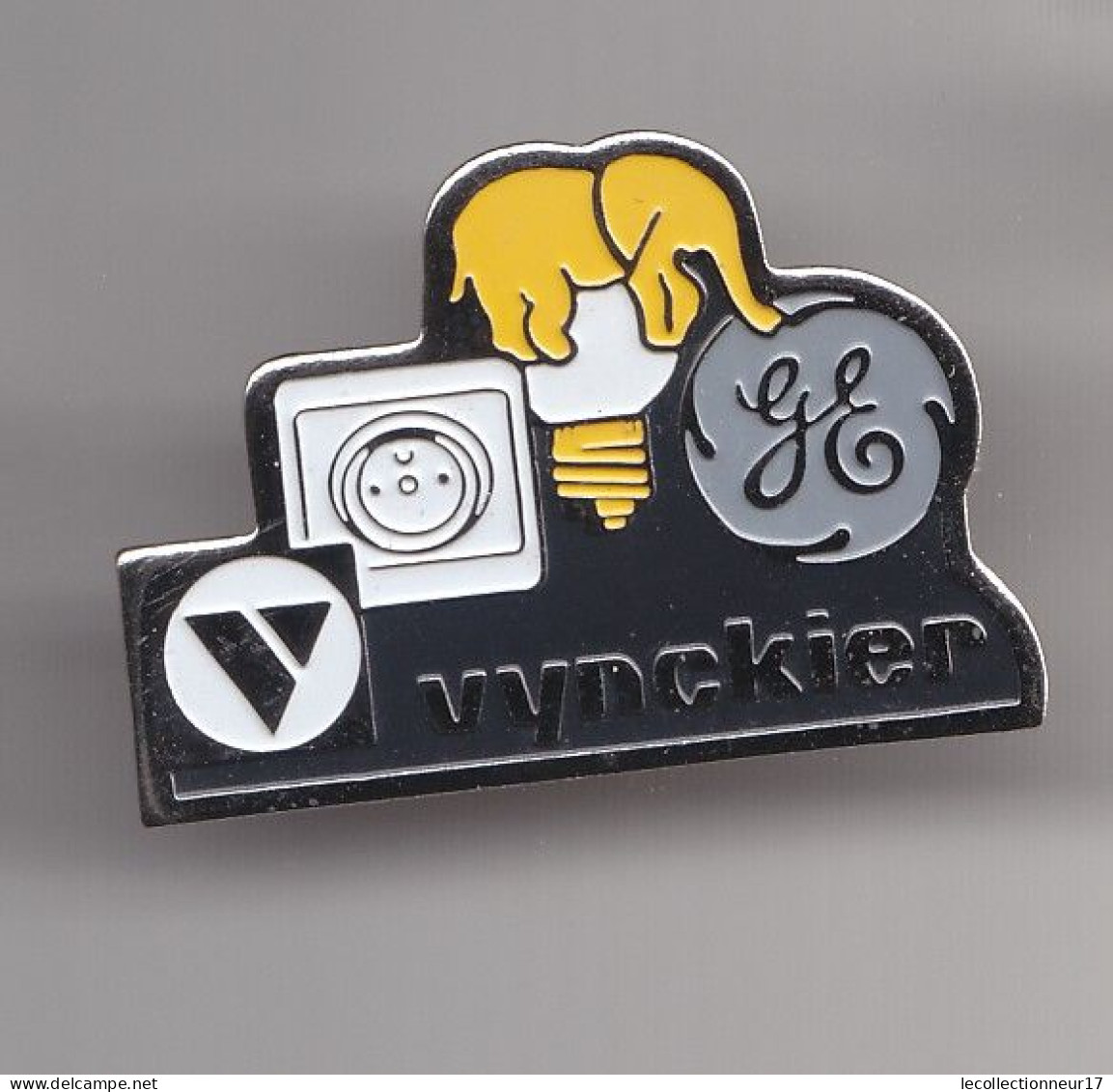 Pin's Vynckier Electro Ménager Eléphant  Réf 8000JL - Autres & Non Classés