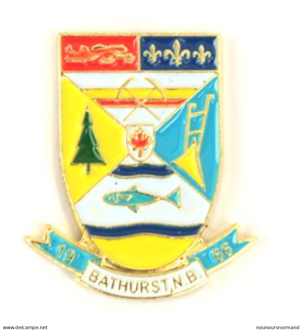 Pin's Bathurst N.B (Canada) - Le BLASON De BATHURST - Pics De Mineur, Sapin, Poisson Et Charrue - N217 - Villes