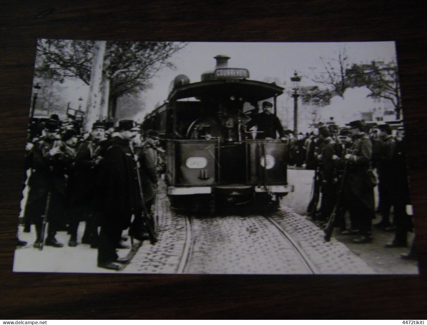 Photographie - Paris (75) - Tramway Ligne Courbevoie Arrivant à L'Etoile - Collection Favière - 1930 - SUP (HV 90) - Transport Urbain En Surface