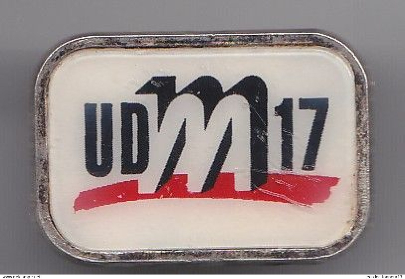 Pin's UDM17 Saintes Union Départementale Des Médecins En Charente Maritime Dpt 17  Réf 5910 - Villes