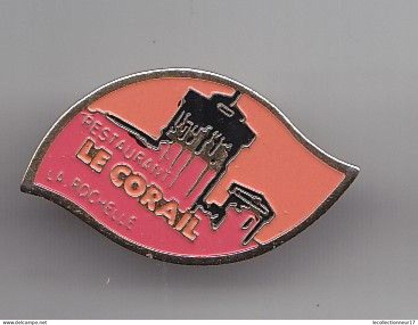 Pin's Le Corail  La Rochelle En Charente Maritime Dpt 17  Réf 6000 - Städte