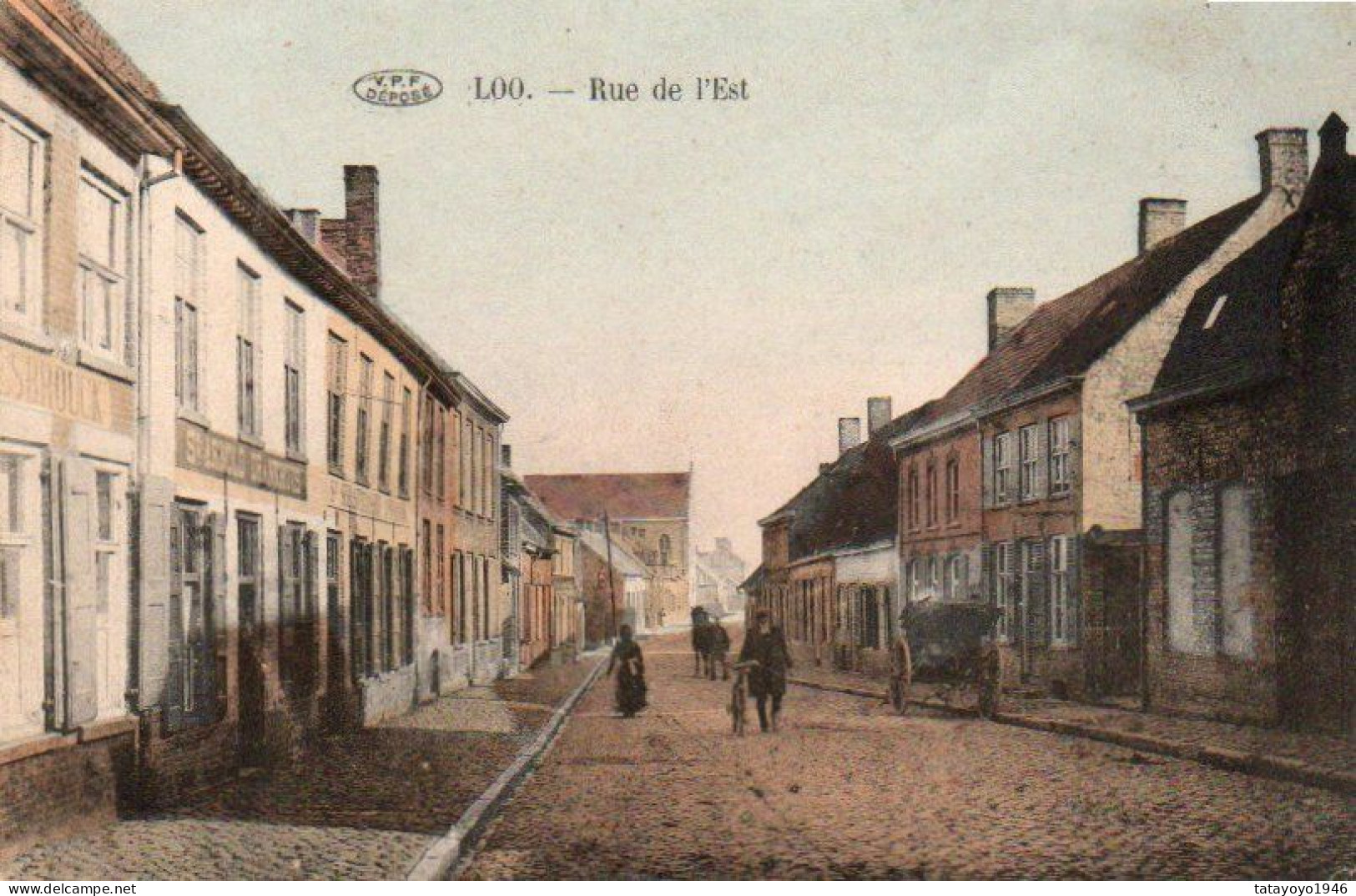 LOO  Rue De L'Est Animée Colorisée Cycliste Charette Voyagé En 1910 - Lo-Reninge