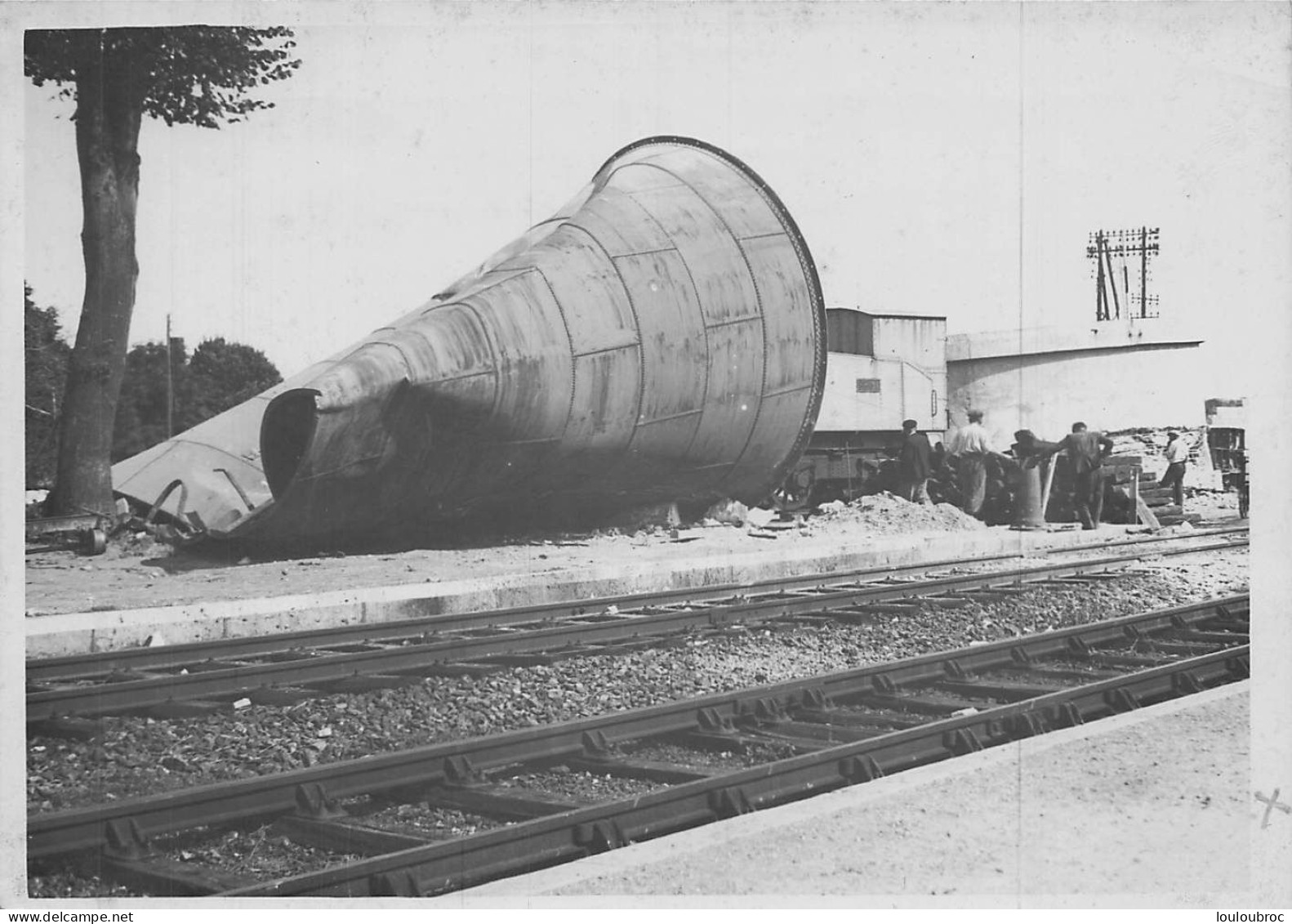 DEPOT DE TOURS SABOTAGE ET DESTRUCTIONS PAR LES  ALLEMANDS LE 31 AOUT 1944 PRISE D'EAU DE ST AIGNAN  PHOTO 18X13CM - Krieg, Militär