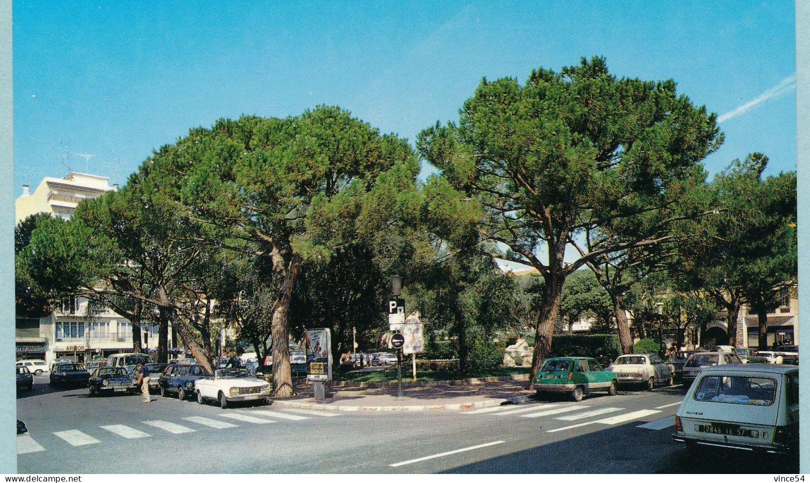 Fiat 850 Coupé Abarth Peugeot 104 304 Cabriolet Opel Kadett B Renault R5 R6 CAGNES SUR MER - Esplanade De Gaulle - Toerisme