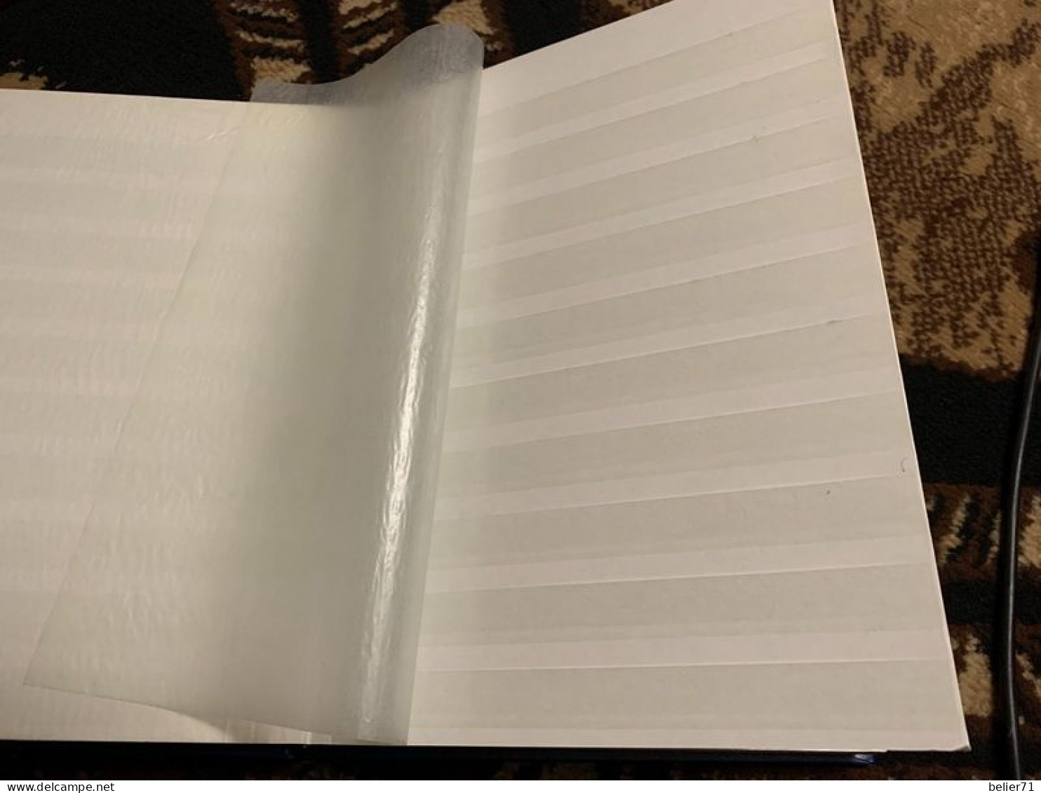 Album De 48 Pages Sur Fond Blanc à 10 Bandes Et 1 Intercalaire Par Page En Très Bon état. Marque Brabo Classic 24 - Large Format, White Pages