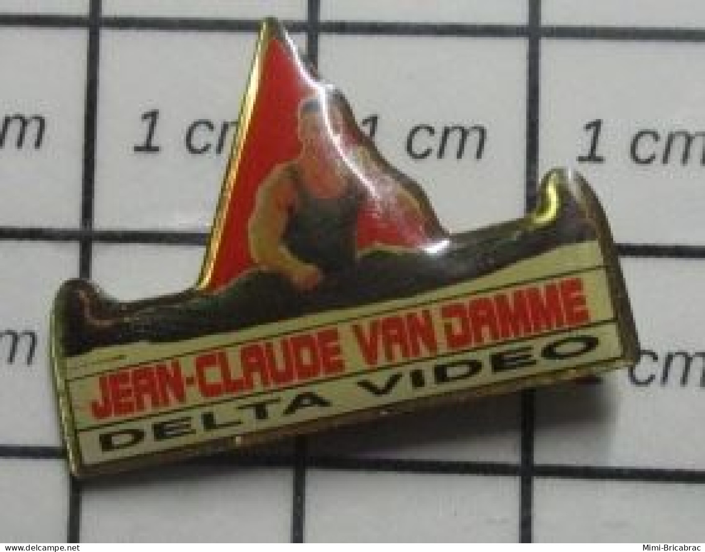 3517 Pin's Pins / Beau Et Rare / CINEMA / JEAN-CLAUDE VAN DAMME DELTA VIDEO - Films