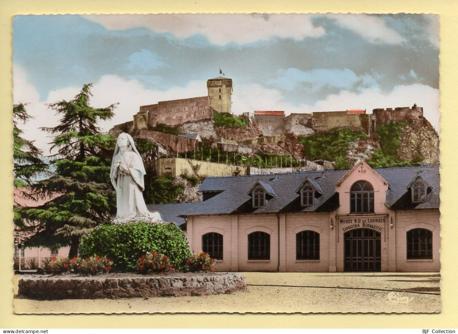 65. LOURDES – Sainte-Bernadette Le Musée / Le Château Fort – CPSM / Photographie Véritable (voir Scan Recto/verso) - Lourdes