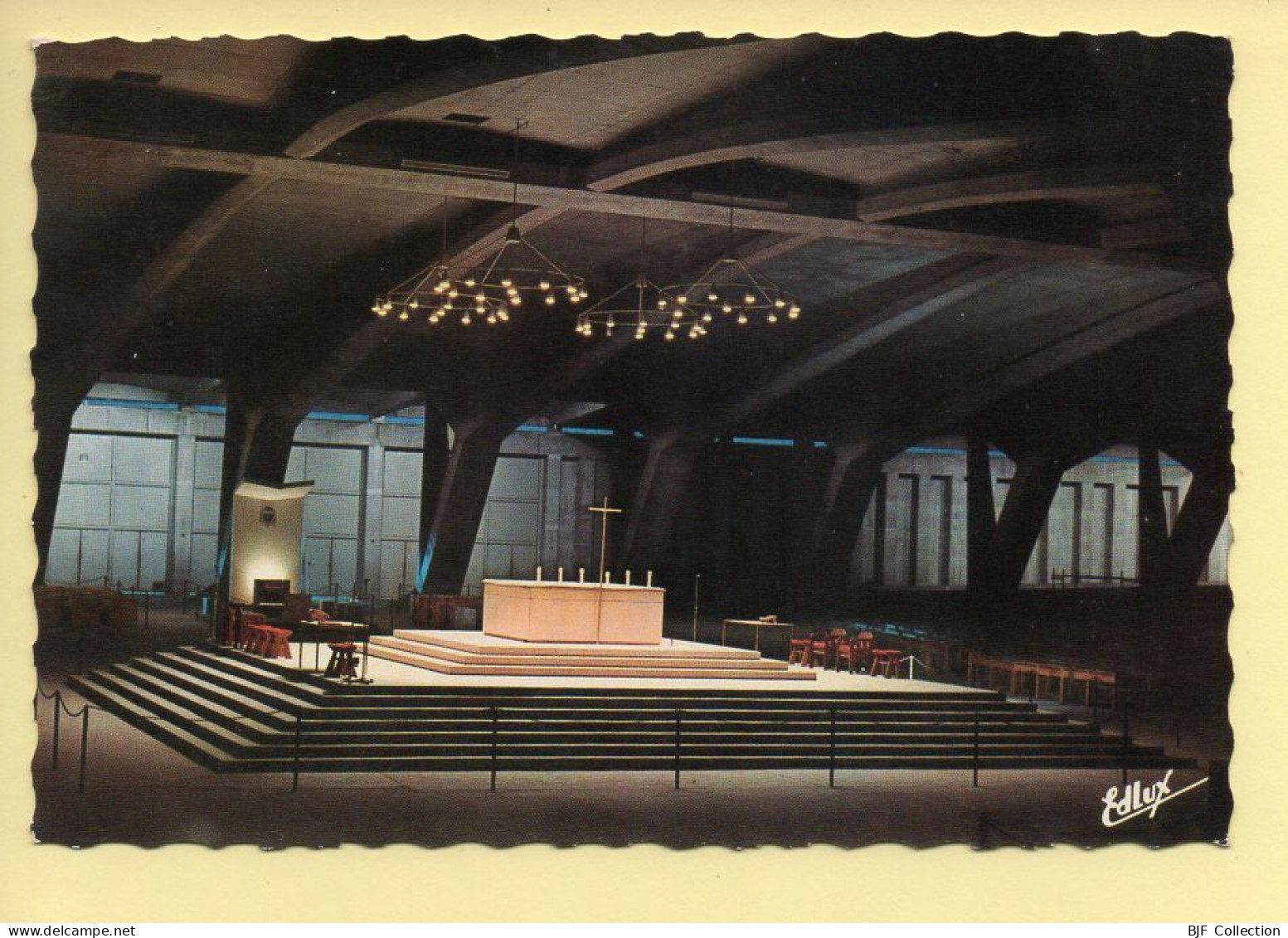 65. LOURDES – La Basilique Souterraine St-Pie X – CPSM (voir Scan Recto/verso) - Lourdes