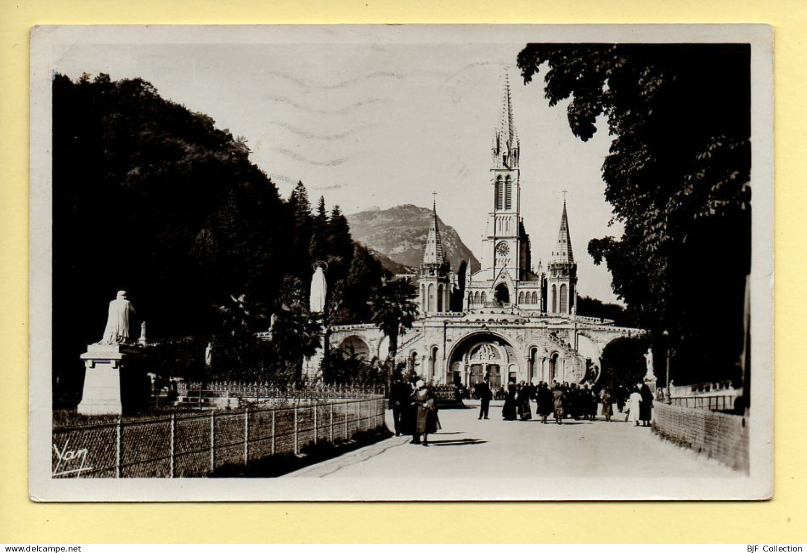 65. LOURDES – La Basilique Et La Vierge Couronnée (animée) CPSM (voir Scan Recto/verso) - Lourdes