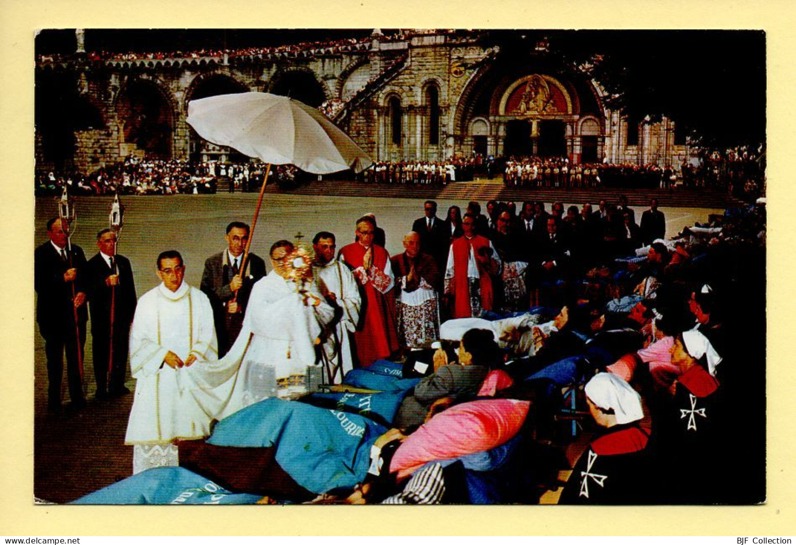 65. LOURDES – Bénédiction Des Malades (animées) (voir Scan Recto/verso) - Lourdes