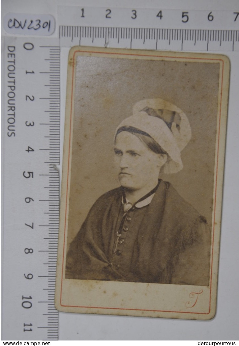 Photographie Photo Format CDV Femme Savoyarde  C.1870' / Photographe JOCELYN à AIX LES BAINS Savoie - Personas Anónimos