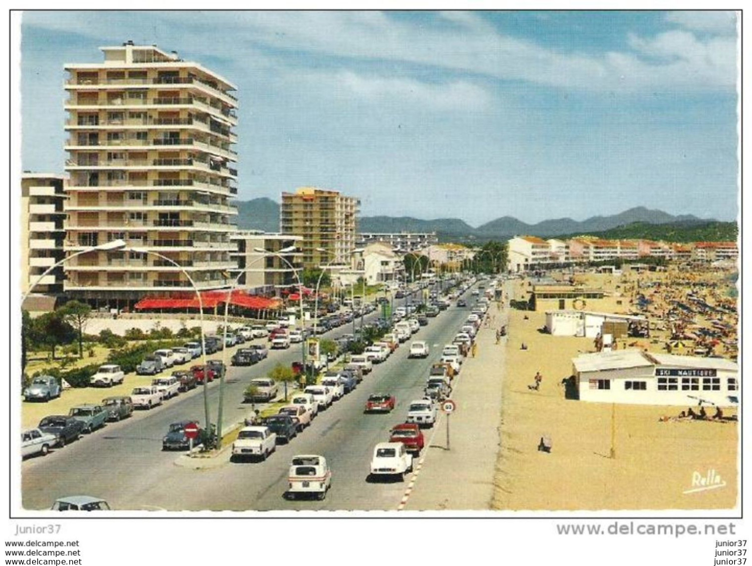 Frejus-Plage, Boulevard De La Libération, De Nombreuses Voitures Citroen, Peugeot, Renault, Mini - Frejus