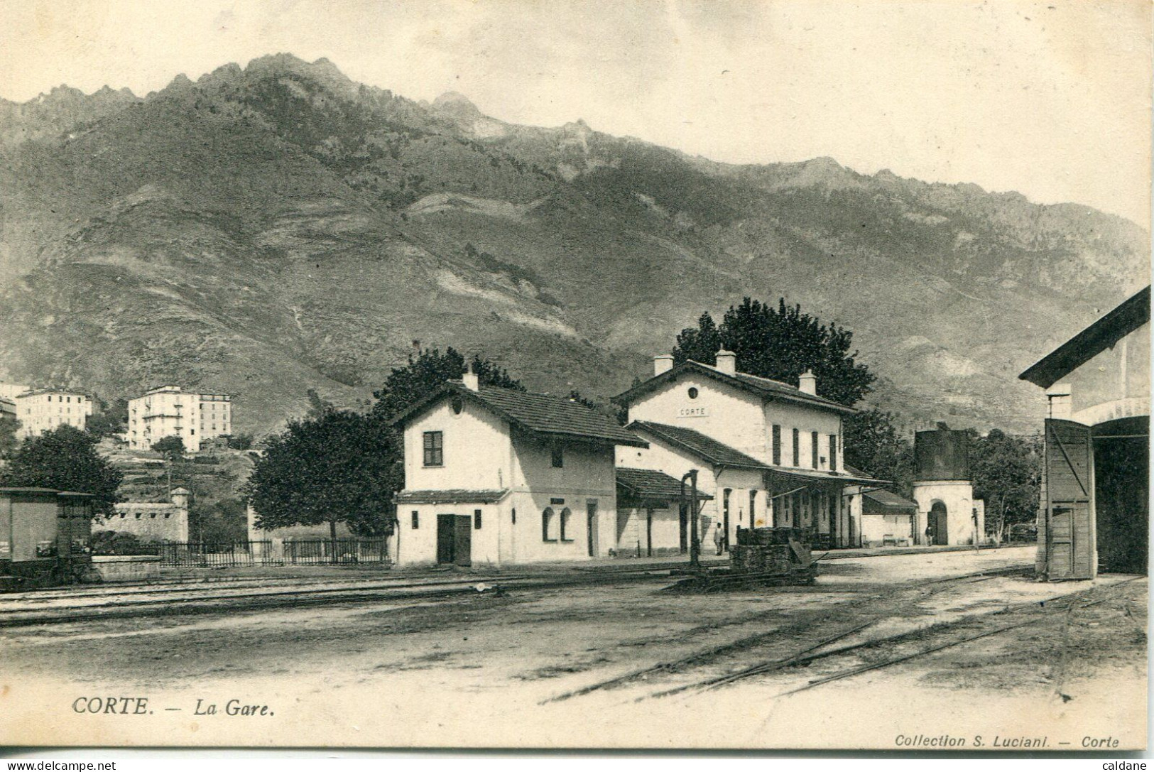 2B- CORSE - CORTE -   La. Gare.    Collection. S.Luciani - Stations - Zonder Treinen