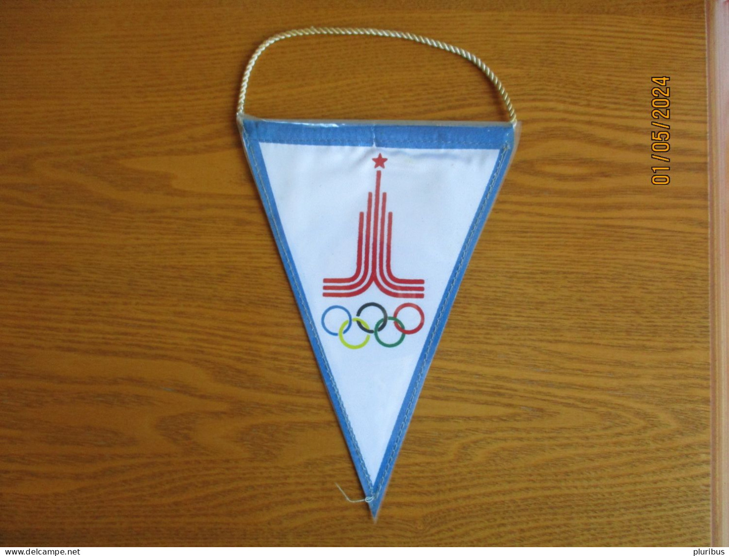 RUSSIA USSR 1980 MOSCOW OLYMPICS PENNANT - Habillement, Souvenirs & Autres