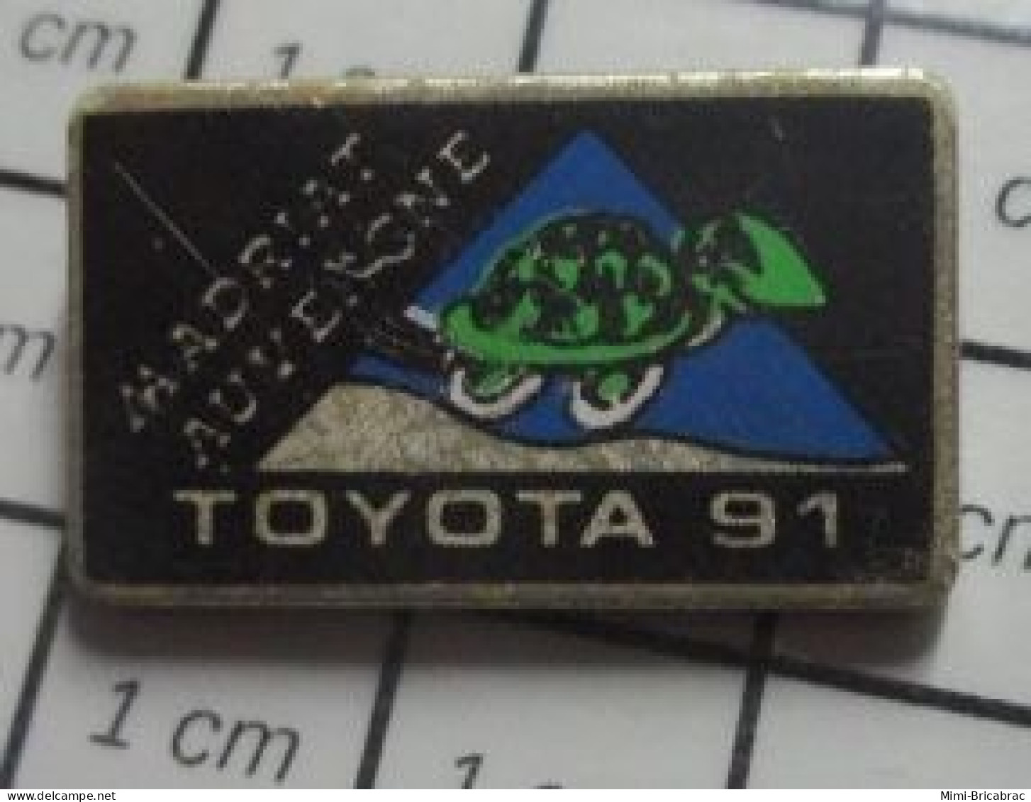 3517 Pin's Pins / Beau Et Rare / AUTOMOBILES / TOYOTA 91 TORTUE MADRIAT AUVERGNE Par JCC - Toyota