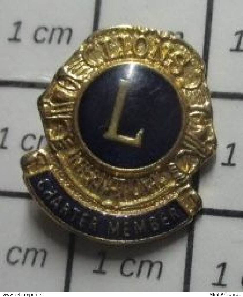 3517 Pin's Pins / Beau Et Rare / ASSOCIATIONS / LION'S CLUB CHARTER MEMBER - Asociaciones