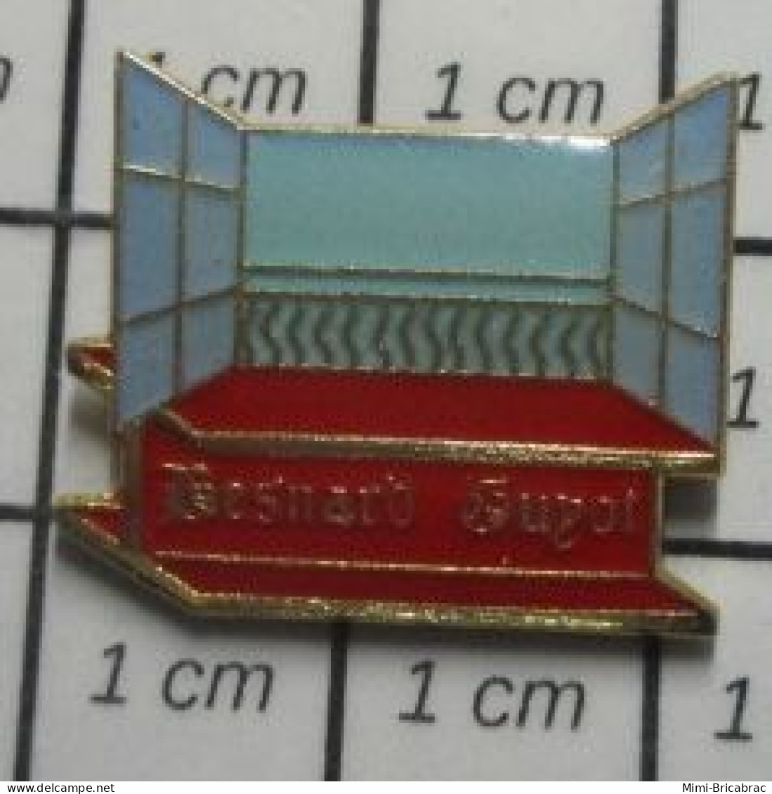 3517 Pin's Pins / Beau Et Rare / MARQUES / BESNARD GUYOT - Marques