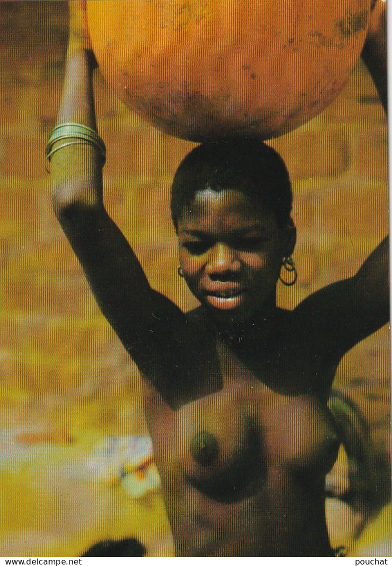 ZY 10- AFRIQUE EN COULEURS -  JEUNE AFRICAINE , SEINS NUS - 2 SCANS - Afrika