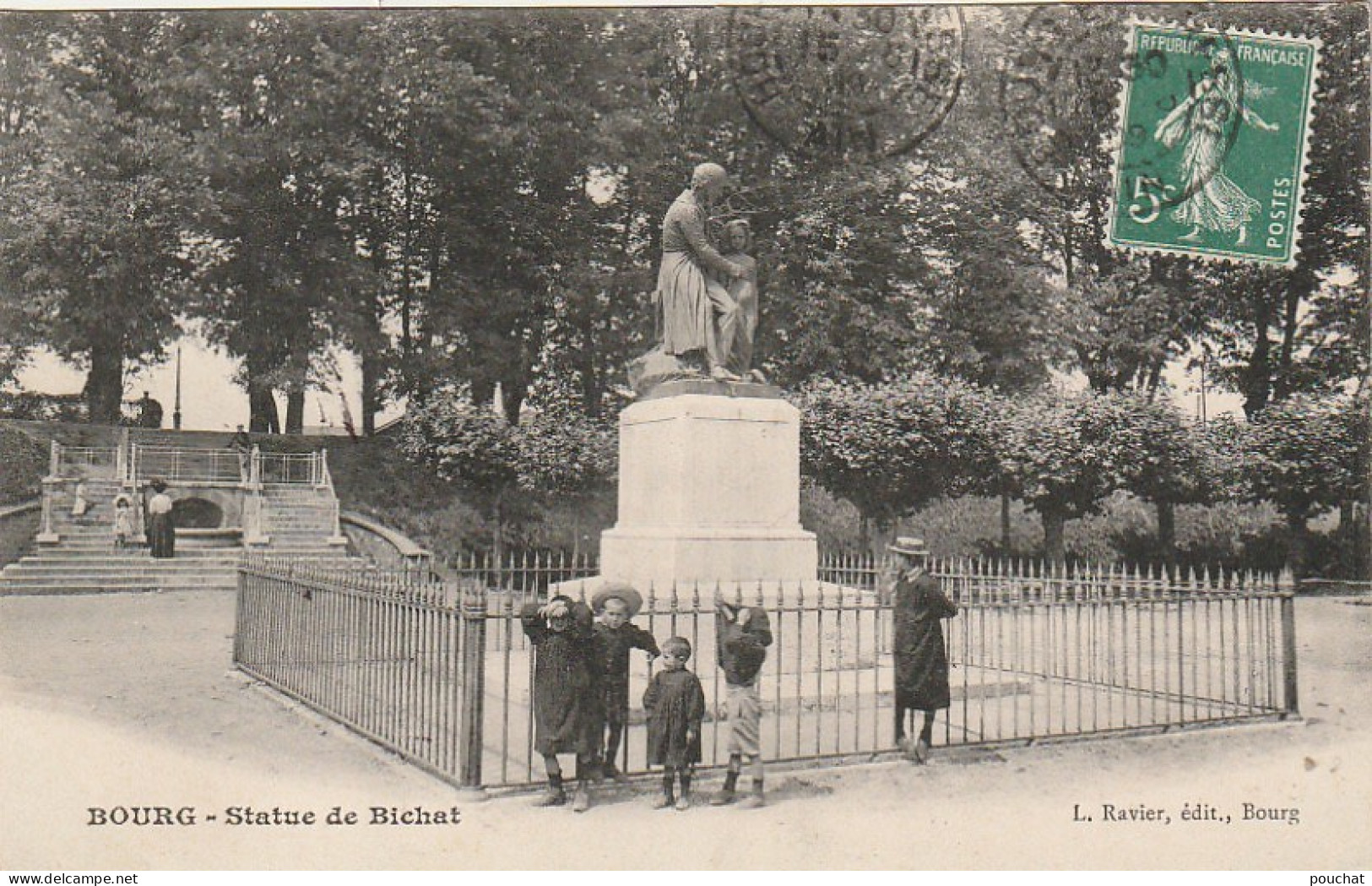 ZY 13-(01) BOURG - STATUE DE BICHAT - ANIMATION - GROUPE D' ENFANTS - EDIT. RAVIER , BOURG   - 2 SCANS - Autres & Non Classés