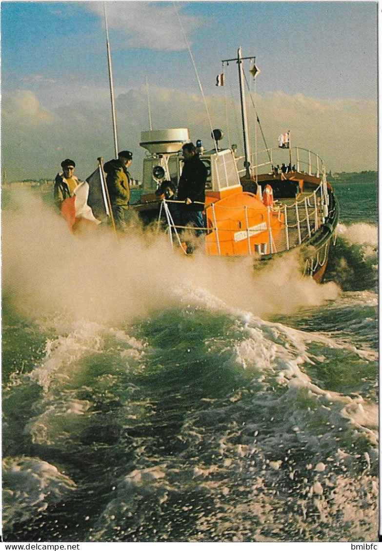 Canot De Sauvetage Der La S.N.S.M. (Photo Jo Gauthier- Saint Malo) - Bretagne