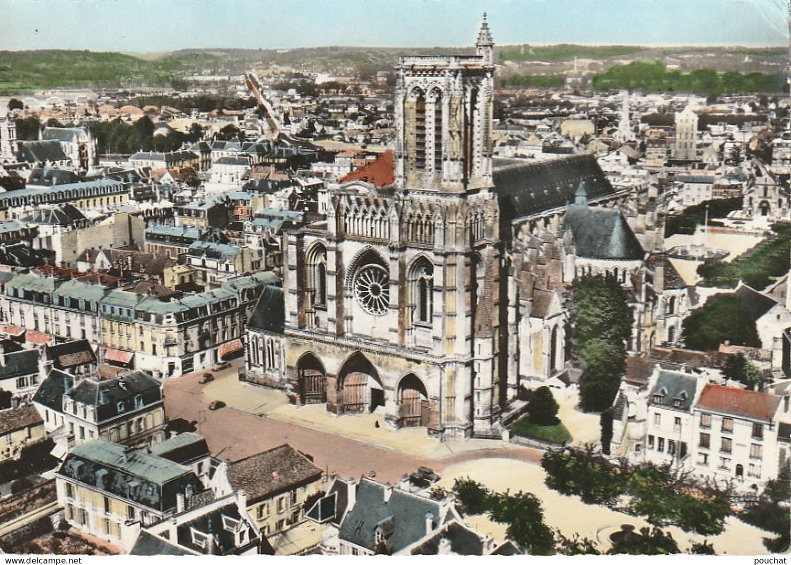 ZY 14-(02) SOISSONS - LA CATHEDRALE - VUE AERIENNE - 2 SCANS - Soissons