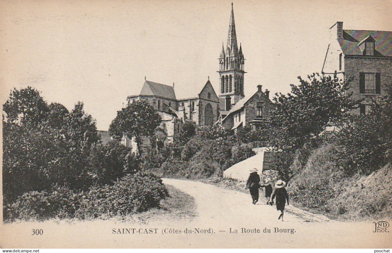 ZY 34 -(22) SAINT CAST - LA ROUTE DU BOURG - ANIMATION - 2 SCANS - Saint-Cast-le-Guildo