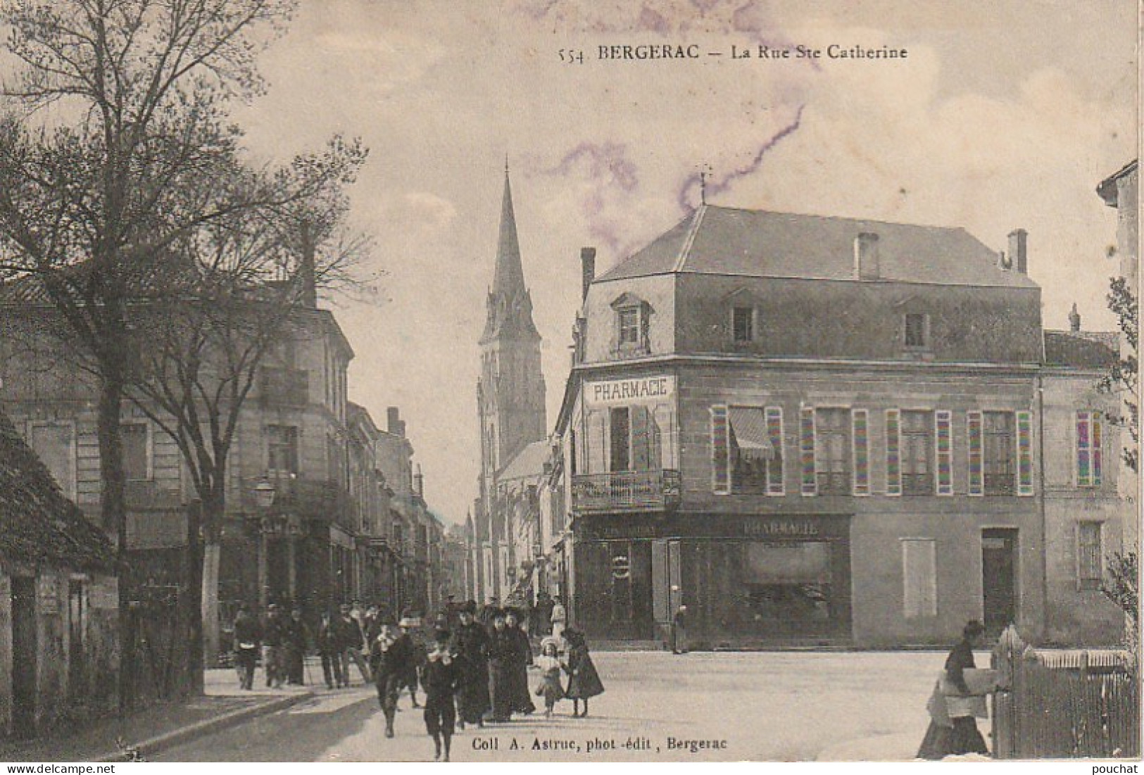 ZY 36-(24) BERGERAC - LA RUE STE CATHERINE - ANIMATION PHARMACIE - PHOT. EDIT. ASTRUC , BERGERAC - 2 SCANS - Bergerac