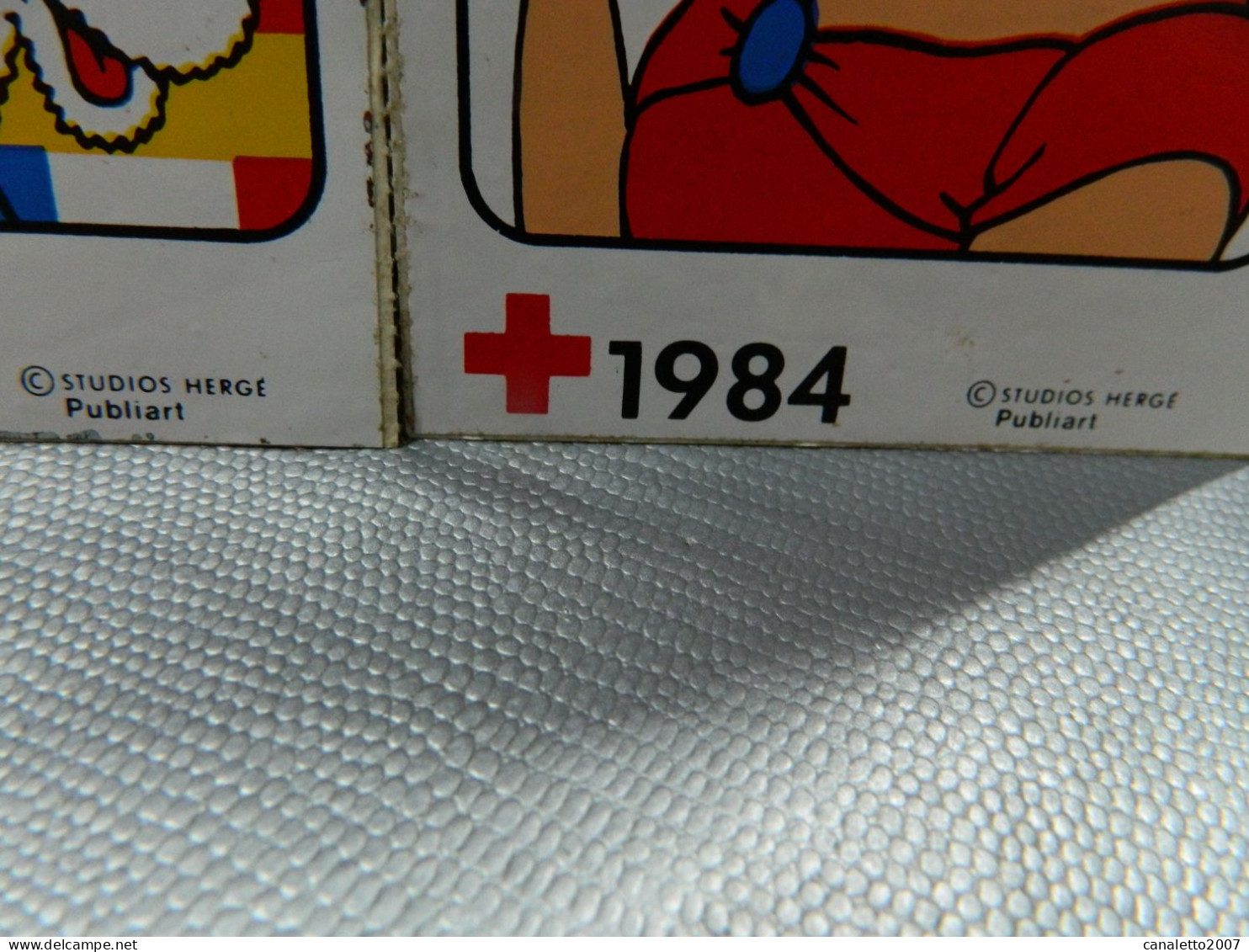 TINTIN+HERGE+CROIX ROUGE: LOT DE 2 AUTOCAOLLANTS  DE 1984 STUDIO HERGE TINTIN +LA CASTAFIORE - Stickers