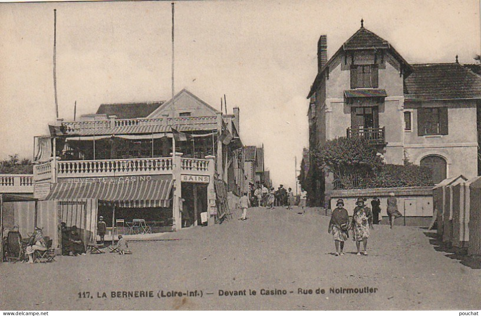 ZY 61-(44) LA BERNERIE - DEVANT LE CASINO - RUE DE NOIRMOUTIER - ANIMATION - 2 SCANS - La Bernerie-en-Retz