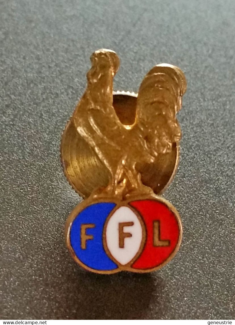 Rare Insigne Sportif "FFL / Fédération Française De Lutte - Coq Gaulois" Drago Editeur à Paris - Apparel, Souvenirs & Other