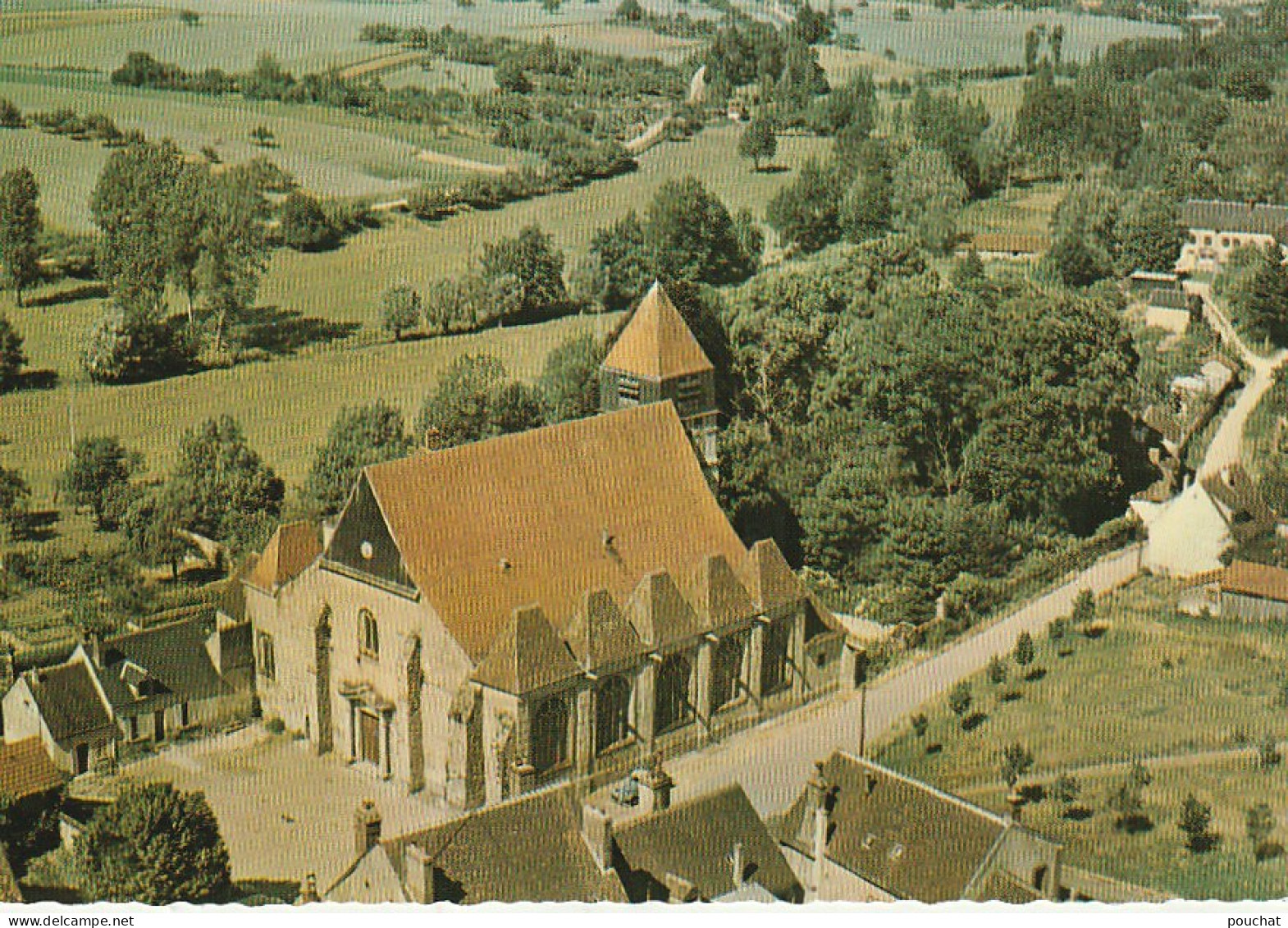 ZY 62-(45) COURTENAY - L' EGLISE - VUE AERIENNE - 2 SCANS - Courtenay