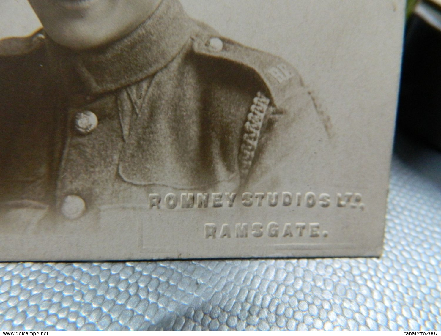 MILITARIA+RAMSGATE: PHOTO CARTE DE 2 SOLDATS ANGLAIS FAIT CHEZ RONNEY STUDIO LTS RAMSGATE - Characters