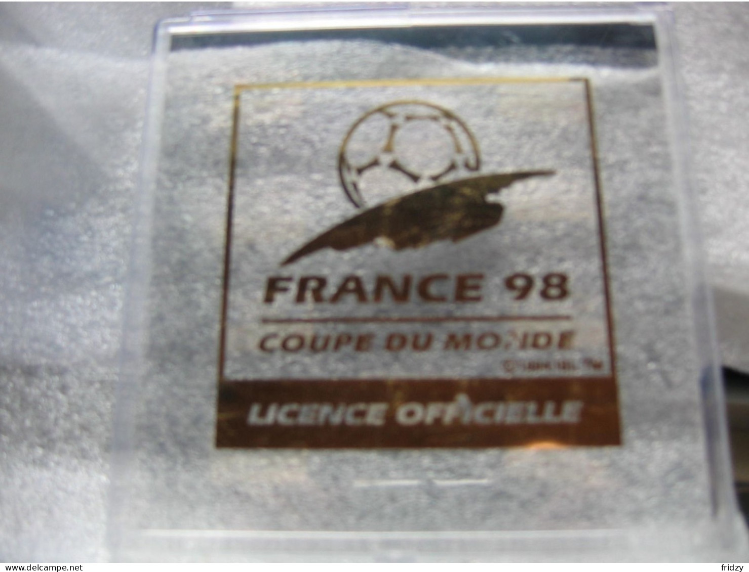 Coffret De 13 Pin's Sur Le Thème De La Coupe Du Monde De Football "France 98" - Fussball